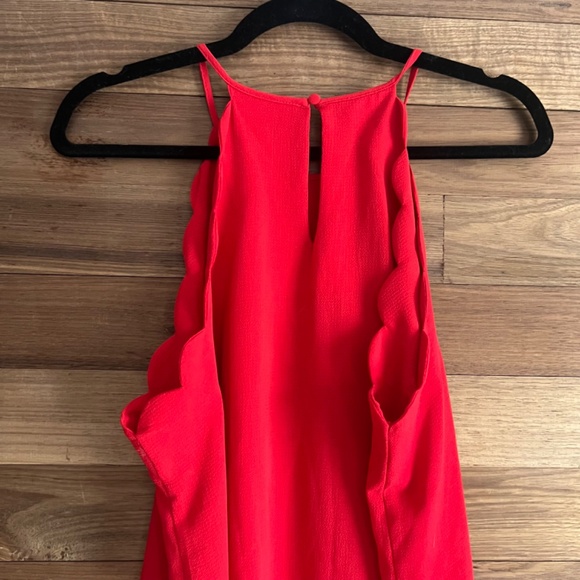Sleeveless High Neck Tank w/Scalloped Hem - Picture 5 of 5